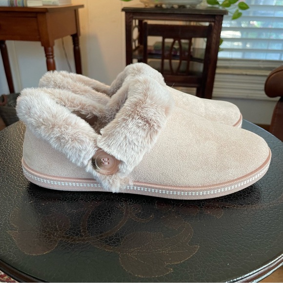 Skechers Shoes - Skechers Cozy Campfire Memory Foam Slippers women’s size 7